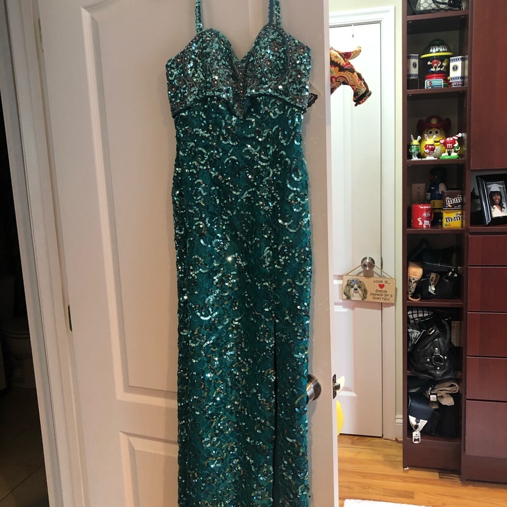 Long evening dress, thigh high split w/rhinestone